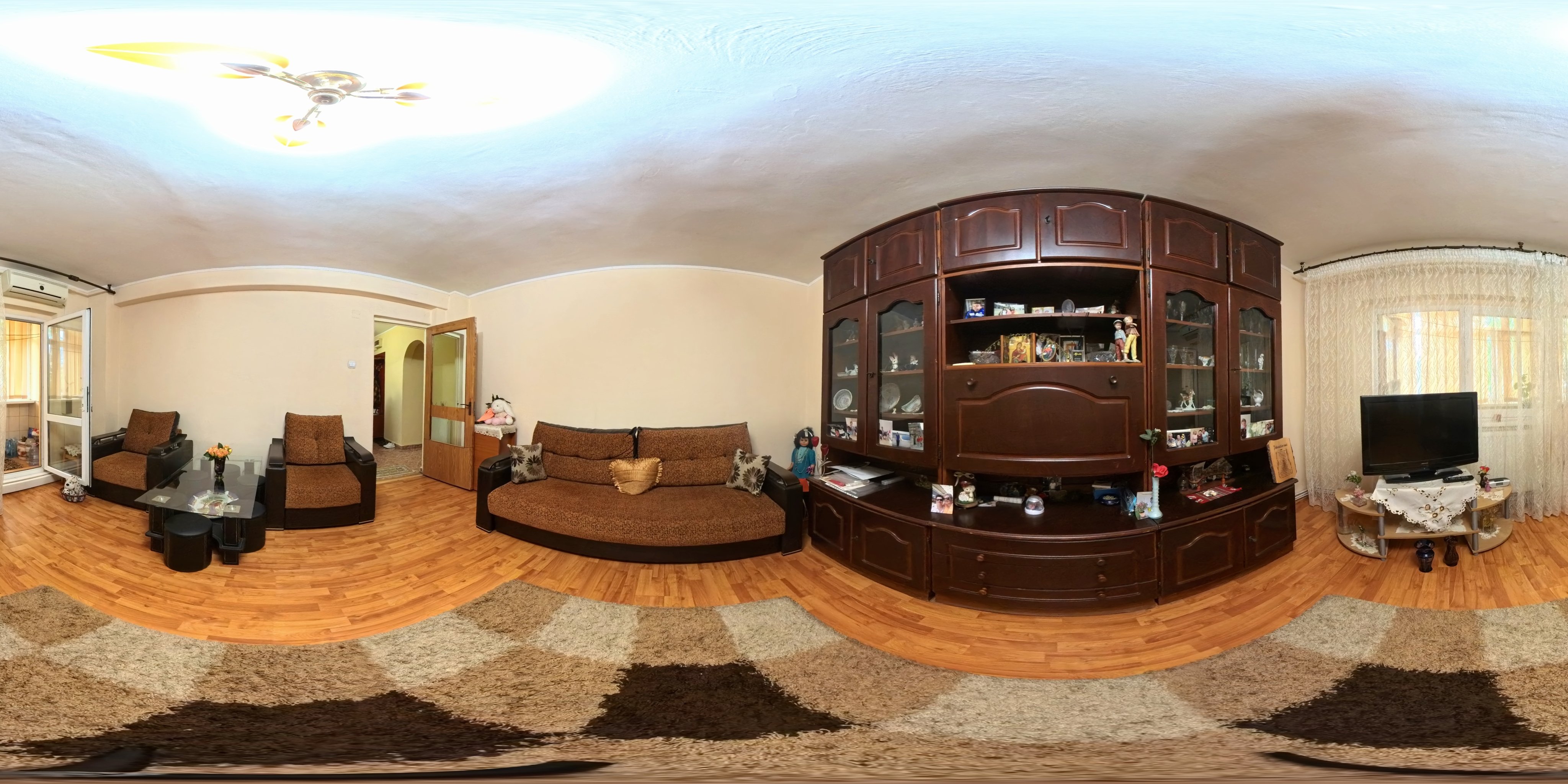 Apartament 3 camere Central - parter- 80 mp - boxa inclusa