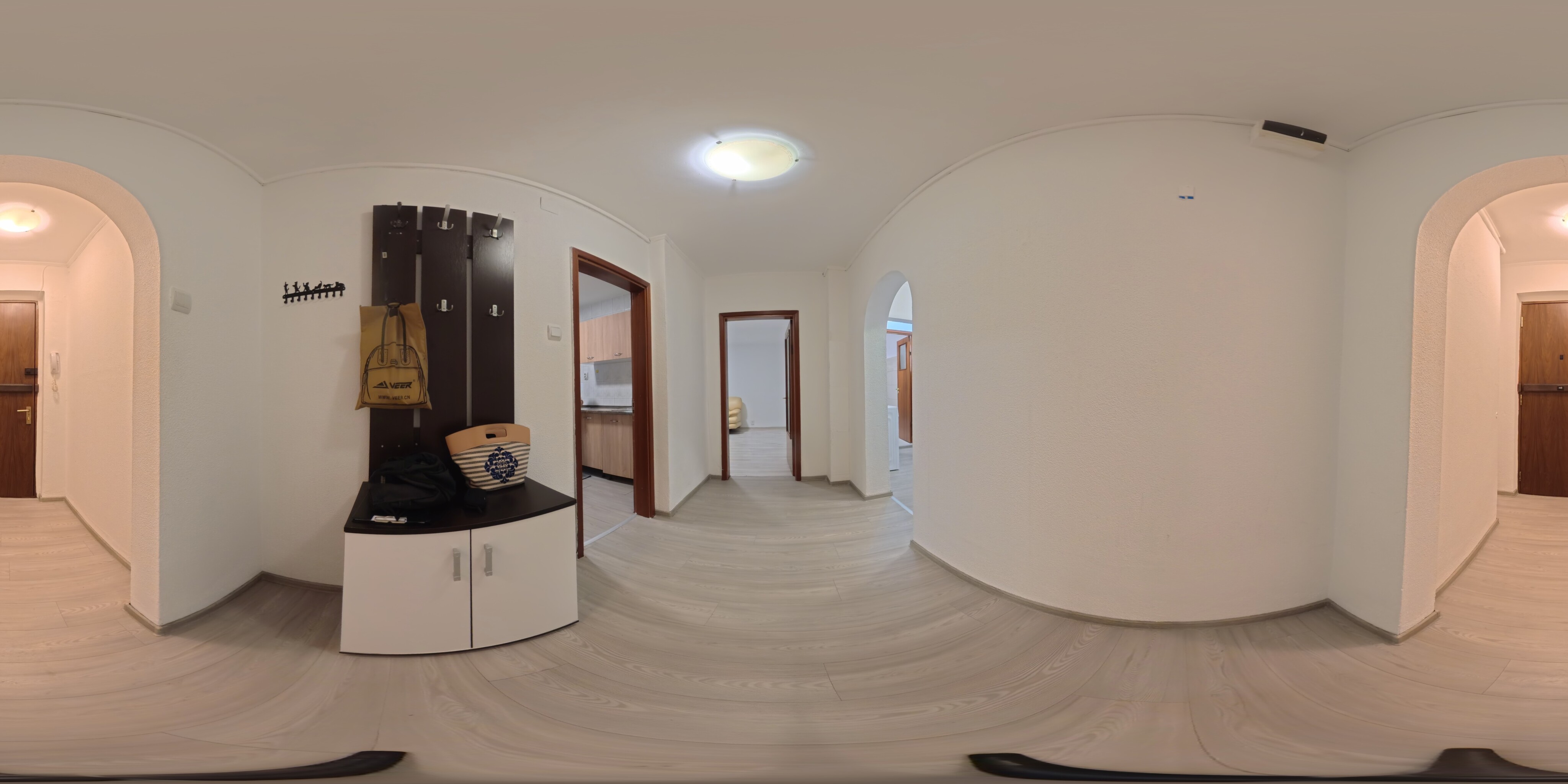 Apartament 3 Camere, B.ul Unirii, Persoana Fizica sau Juridica, Partial Mobilat